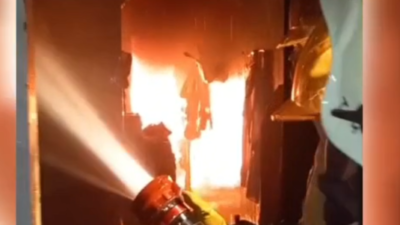 Duren Sawit Terbakar: Si Jago Merah Lahap 40 Rumah di Tengah Hari, Diduga Gara-Gara Bakar Sampah